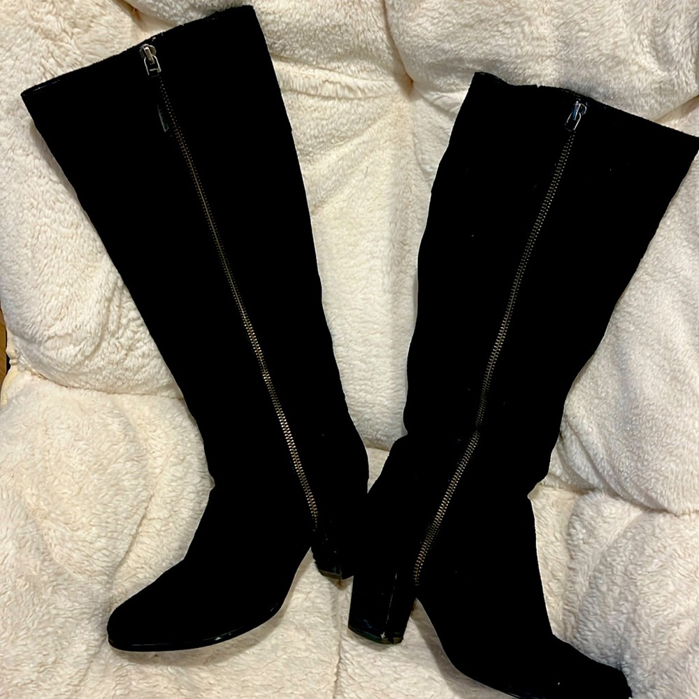 Cole Hahn women’s suede zip up tall black boots. Zipper on the outside.